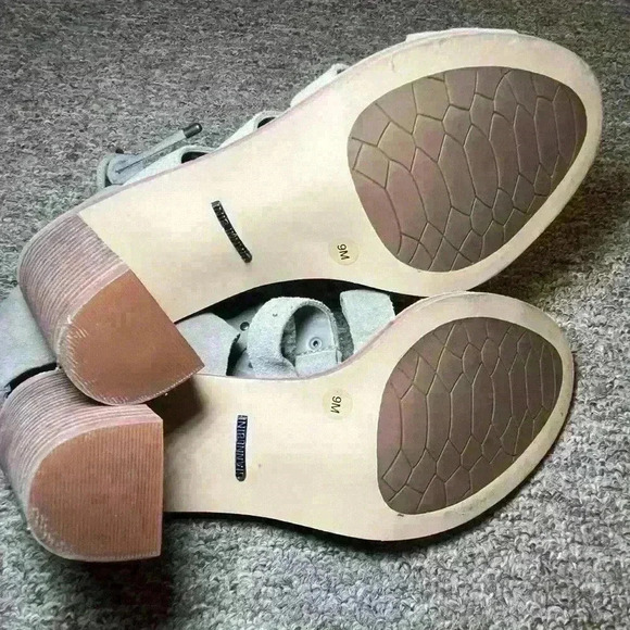 Gianni Bini Lace Up Chunky Wooden Heels - Grey Size 9 - NWOB - Picture 5 of 6